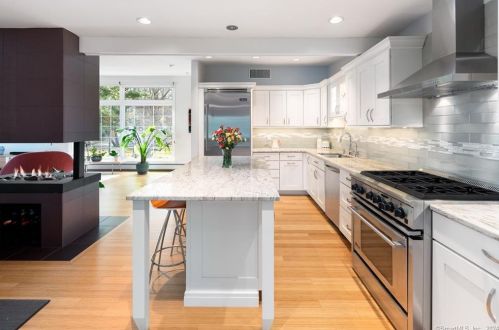 12 Splitrock Rd, Norwalk CT  06854-4713 exterior