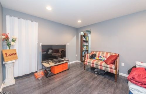 313 Winding Hill Dr, Hackettstown NJ  07840-5697 exterior