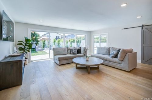 6372 Heil Ave, Huntington Beach CA  92647-4232 exterior