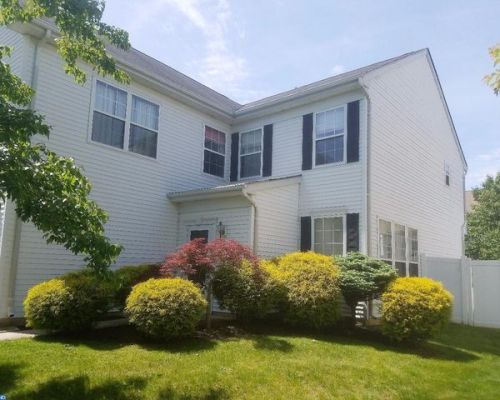 5 Juniper Dr, Columbus, NJ 08022-2327