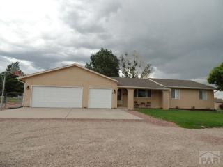 420 Venango Dr, Pueblo, CO 81007-7061