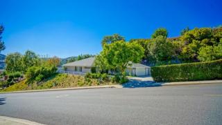 3725 San Augustine Dr, Glendale, CA 91206-1202