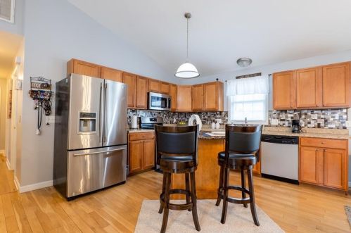 153 River St, Woonsocket, RI 02895-2917