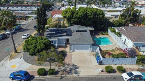 704 Cedar St, El Cajon, CA 92021-5558