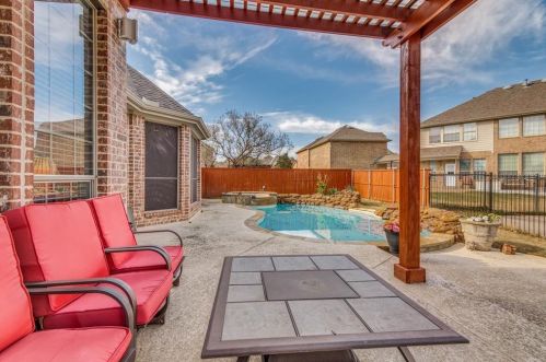 8109 Mountain Spring Dr, Fort Worth TX  76180-0204 exterior