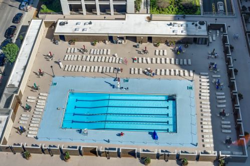 1560 Sandburg Ter, Chicago IL  60610-1313 exterior