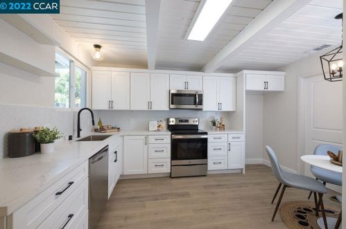 18387 Crest Ave, Hayward CA  94546-2723 exterior