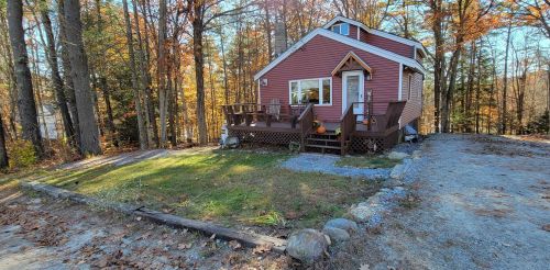 9 Hemlock St, Hillsboro, NH 03244-5027