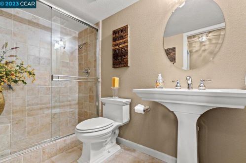 1121 Glenwillow Ln, Concord, CA 94521-5016