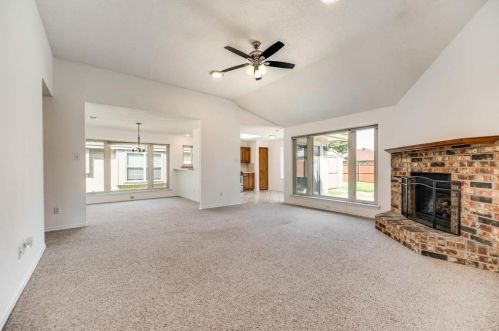 2031 Lansdown Dr, Carrollton TX  75010-4045 exterior