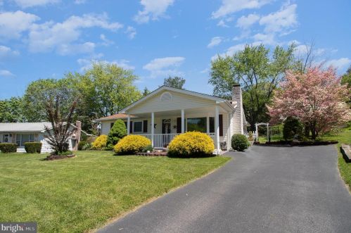 4812 Springfield Dr, York, PA 17408-6035