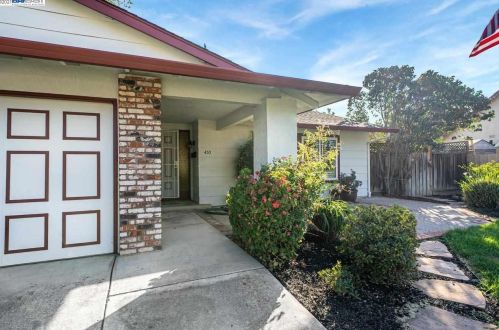 450 Hagemann Dr, Livermore, CA 94551-2439