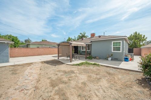 526 Buttonwood St, Anaheim CA  92805-2225 exterior