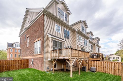 7892 Carbondale Way, Springfield VA  22153 exterior