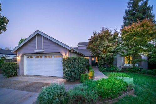 523 Mallard Cir, Fresno, CA 93730-1228