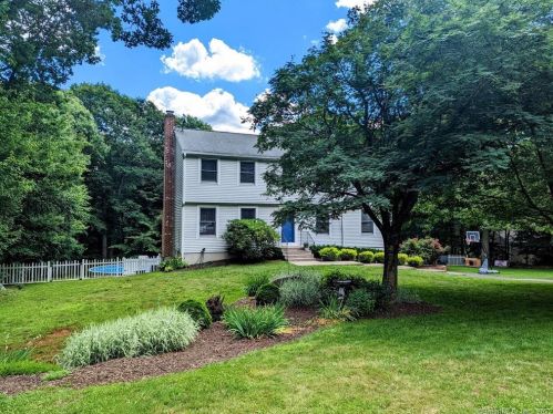 12 Tiffany Ct, East Hampton, CT 06424-1931