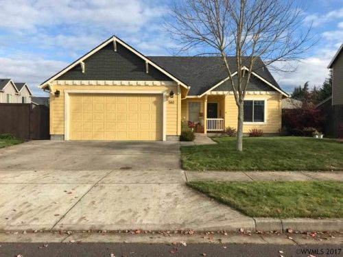 560 Lavender St, Silverton OR  97381-1482 exterior