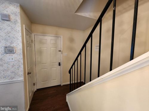 10256 Fern Pool Ct, Springfield VA  22015-3707 exterior