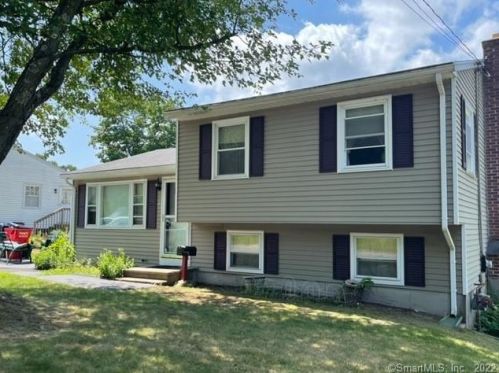 15 4th St, Wallingford, CT 06492-3118