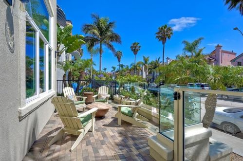 522 Cleveland St, Oceanside, CA 92054-2430