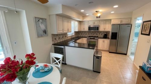 47 Farrand Dr, Parsippany, NJ 07054-2146