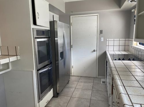1086 Hewitt Dr, San Carlos, CA 94070-3647