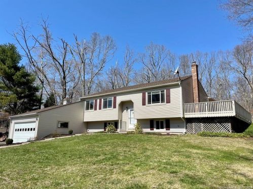 55 Grouse Cir, East Lyme, CT 06333-1318