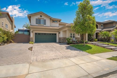 10450 Rose Ann Cir, Cypress, CA 90630-4359