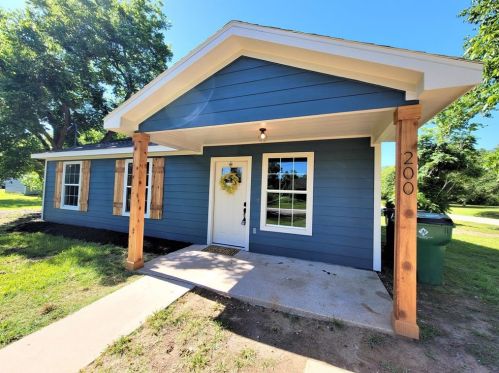 200 Locust St, Angleton, TX 77515-4339