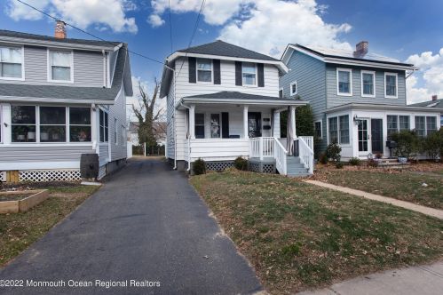 105 Linden Pl, Tinton Falls, NJ 07701-1911