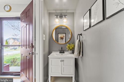 3313 Anne De Bourgh Dr, Triangle, VA 22172-2349