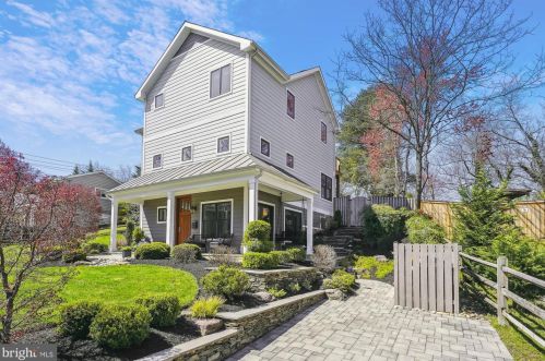 7304 Pinewood St, Falls Church, VA 22046-2724