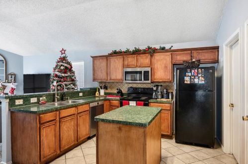 10245 Brea Cyn Rd, Fort Worth TX  76108-4984 exterior