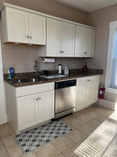 51 Annandale Rd, Middletown, RI 02840-3672