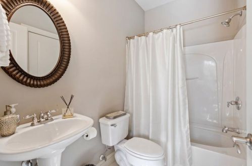 2077 Hatteras Way, Atlanta GA  30318-1085 exterior