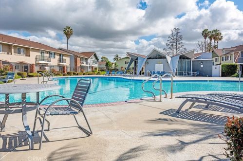 12100 Montecito Rd, Los Alamitos CA  90720-4854 exterior