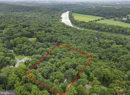 149 Red Squirrel Rd, Harpers Ferry, WV 25425-6429