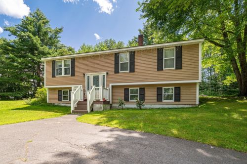 2 Mobile Coach Ln, Mount Vernon, NH 03057-1709