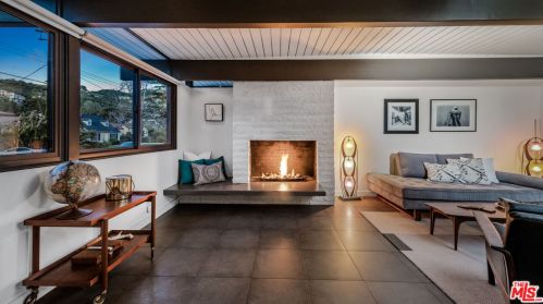 2430 Bywood Dr, Glendale CA  91206-4703 exterior