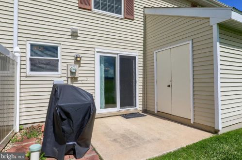 72 Lexton Dr, York PA 17404-9438 exterior