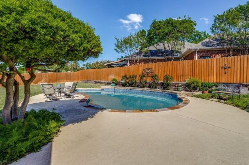 2101 Nob Hl, Carrollton TX 75006-2822 exterior