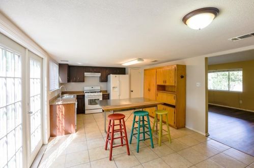 519 Blackberry Dr, Austin TX  78745-6500 exterior