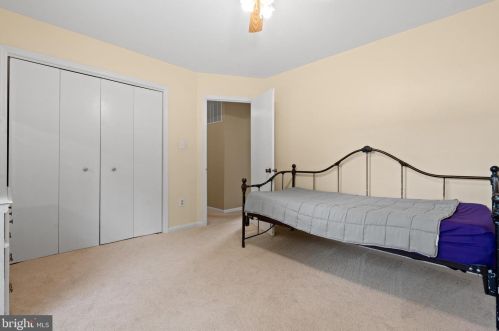 5637 Fort Corloran Dr, Springfield VA  22015-2114 exterior