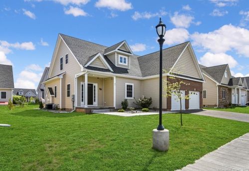 47 Windermere Village Rd, Ellington, CT 06029-3839