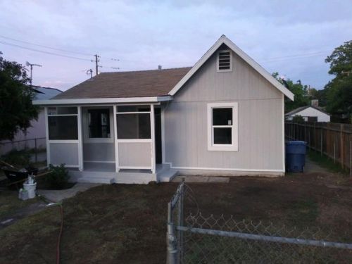 2236 Glenn Ave, Fresno, CA 93704-6327