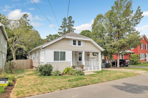 22 Camden St, Milford, CT 06461-4018