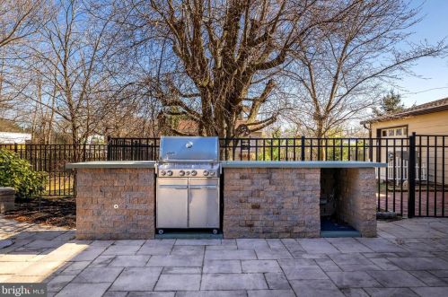 522 Mt Laurel Rd, Mount Laurel NJ  08054-9557 exterior