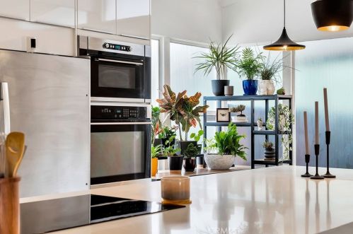 2230 Alona St, Santa Ana CA  92706-2419 exterior