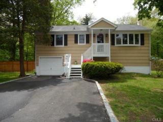 29 Maher Dr, Norwalk, CT 06850-2417