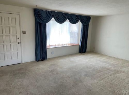 2680 Sherwood Ln, Pueblo, CO 81005-3316